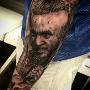 tatuaje Ragnar brazo 1