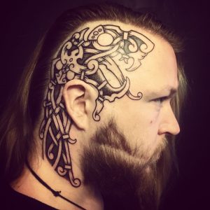 tatuaje vikingo cabeza