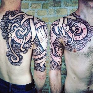 tatuaje vikingo hombre brazo pecho espalda